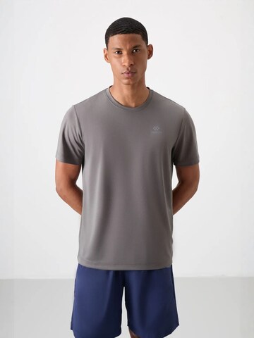Tommy Life Functioneel shirt in Grijs: voorkant