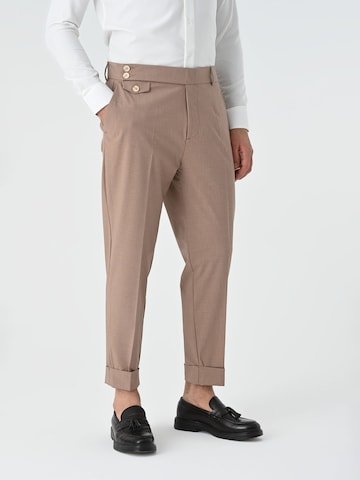 Regular Pantalon à plis Antioch en marron : devant