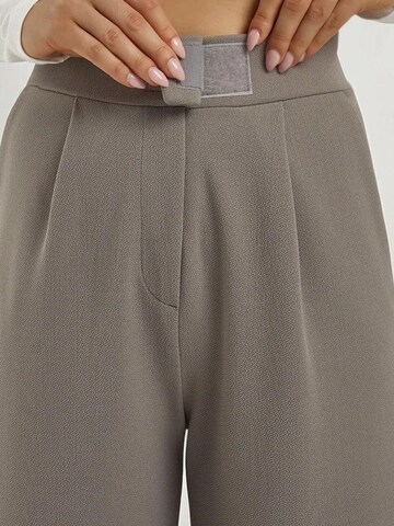 Hiccup Wide leg Pleat-front trousers in Grey