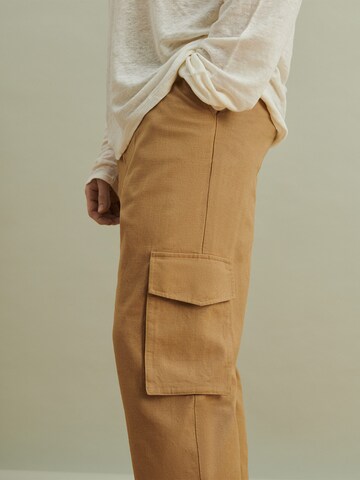 DAN FOX APPAREL - regular Pantalón plisado 'Matti' en marrón