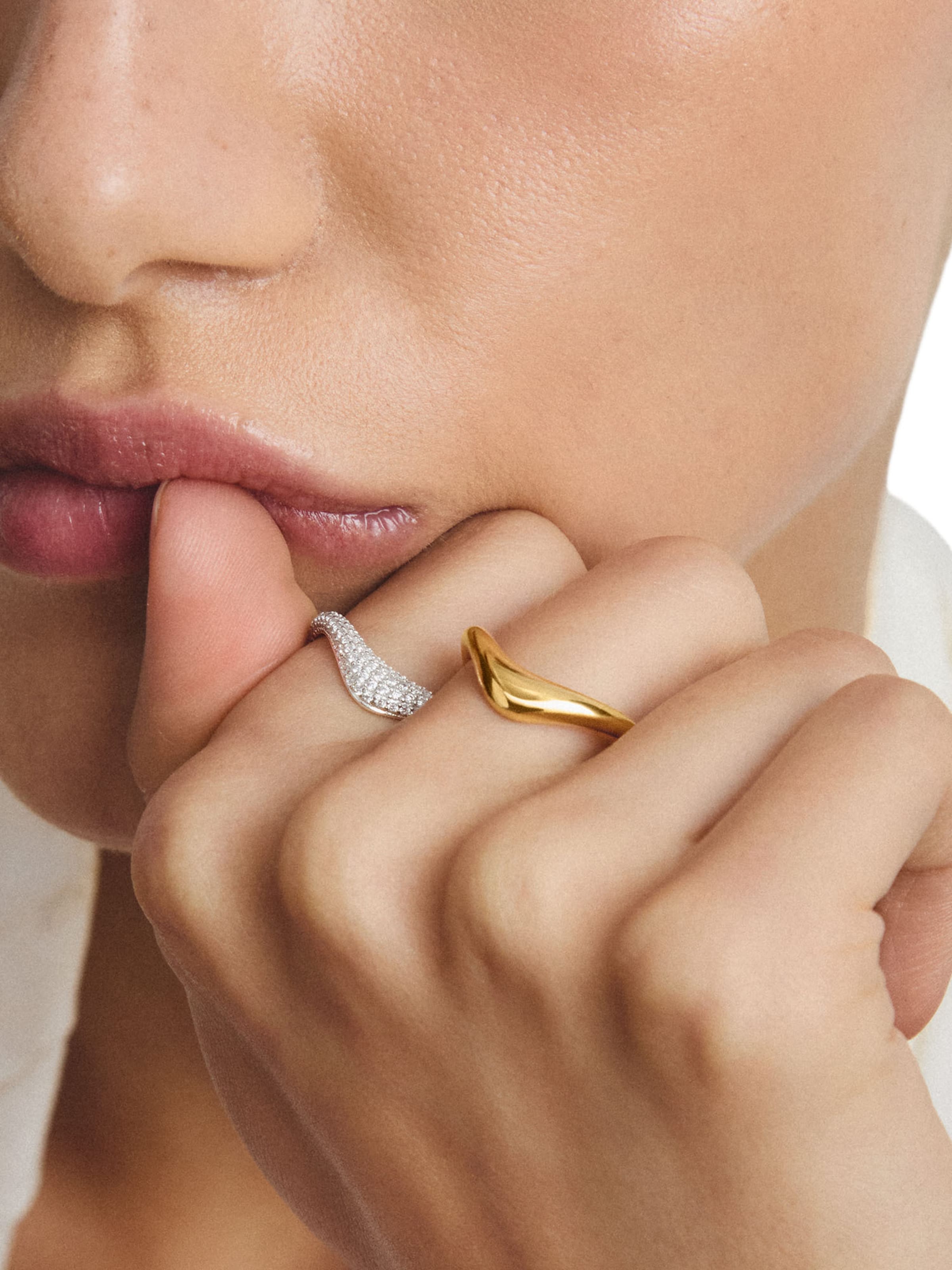 Thomas Sabo Ring in Wellenform mit weißem Zirkonia in Silber