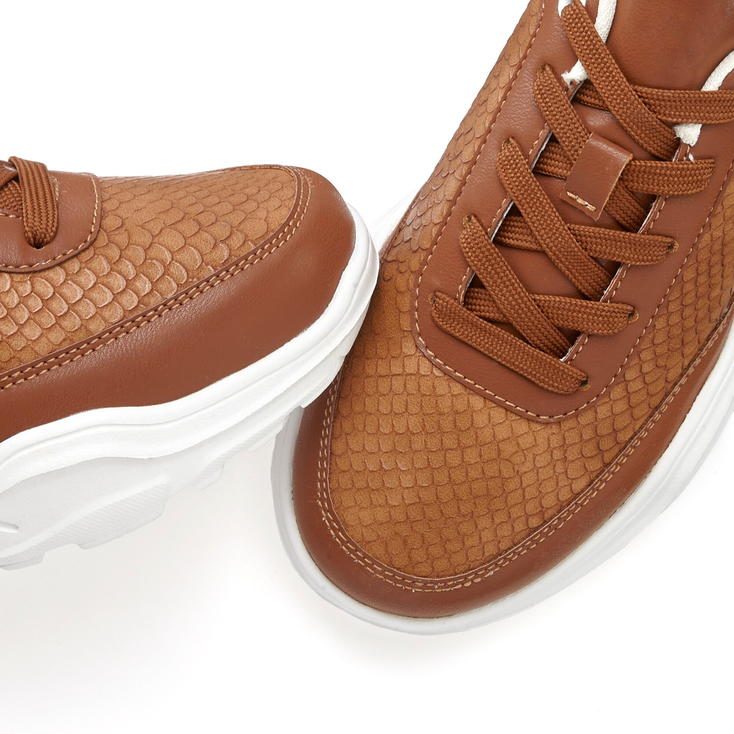 LASCANA Sneakers in Beige