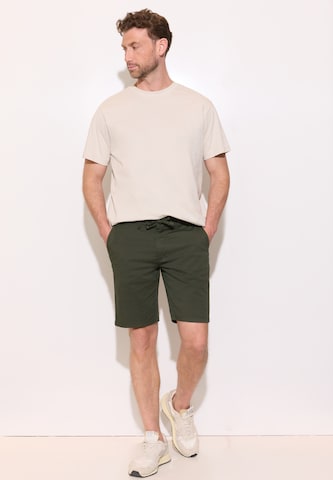 Street One MEN Regular Chino Pants in Green: front