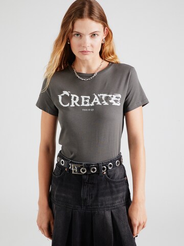 T-shirt QS en gris : devant