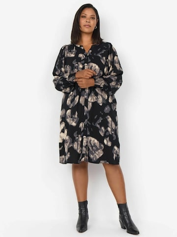 Wasabi Concept Puseromekko 'Keisie' värissä musta