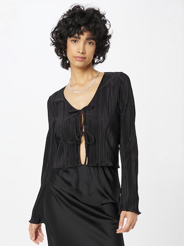 Monki Shirt in Black: front