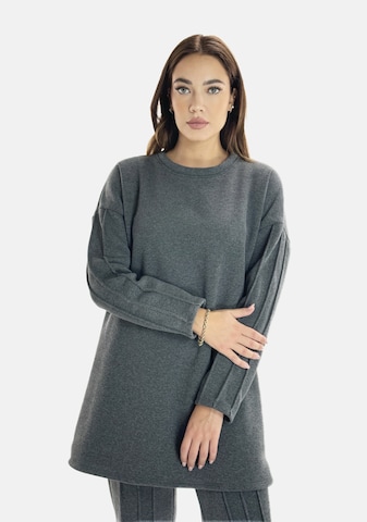 Abito da casa di Elara in grigio