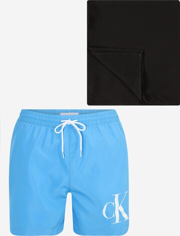 Calvin Klein Swimwear Badeshorts und Handuch in Blau: predná strana