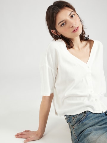 Camicia da donna 'Jesmilo' di VERO MODA in bianco