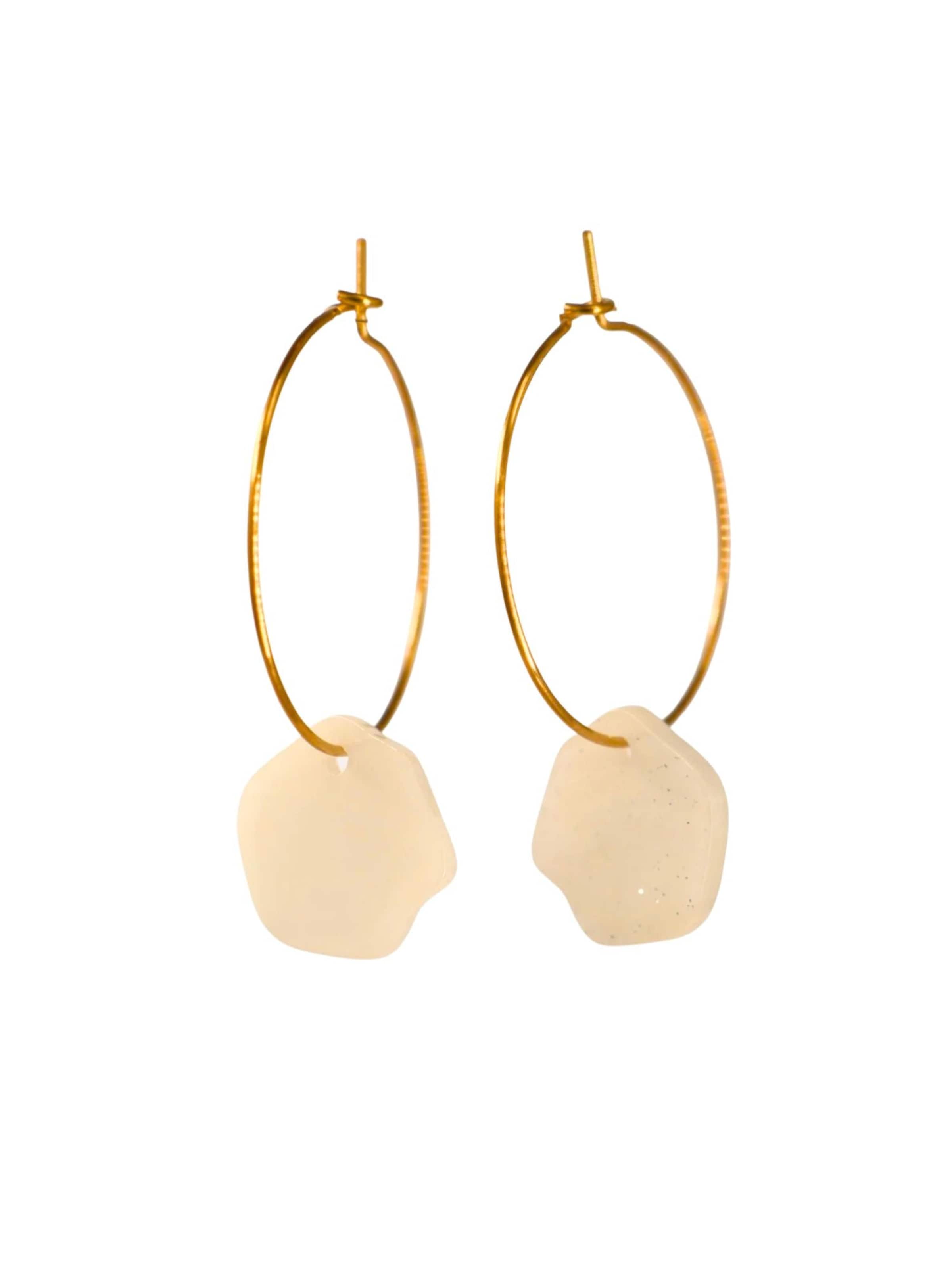 Fräulein Wunder Ohrringe 'Acetat Creolen Alice'‌‌‌‌‌‌‌ in Beige: Vorderseite