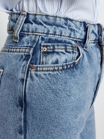 Trendyol Regular Jeans in Blue
