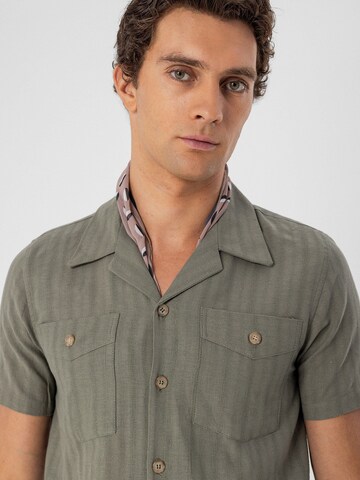 Coupe regular Chemise Antioch en vert
