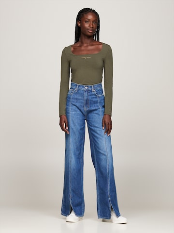 Tricou de la Tommy Jeans pe verde
