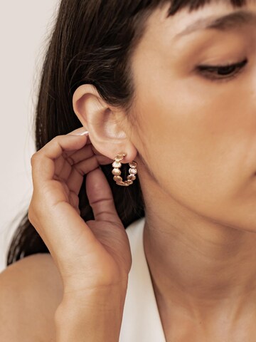 Hey Happiness Oorbellen 'Coastal Shell Hoop' in Goud