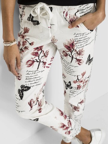 Regular Pantaloni de la bonprix pe alb