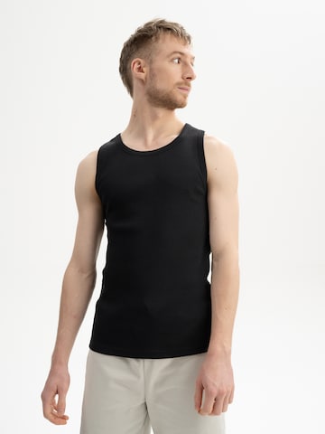 MELA T-shirt 'CHETAN' i svart: framsida
