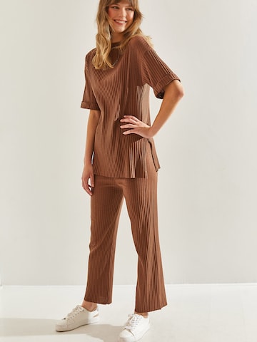 Pantalons de tailleur Bianco Lucci en marron : devant