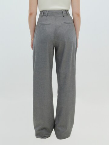 EDITED Loosefit Hose 'Berte Tall' in Grau