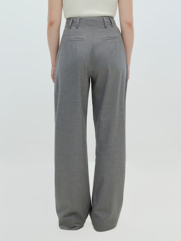 Loosefit Pantaloni 'Berte Tall' di EDITED in grigio