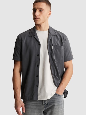 CAST IRON - Ajuste regular Camisa 'Shirt with short sleeves and chest pocket in jersey' en gris: frente