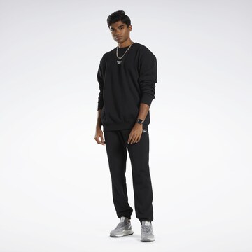 Reebok - Sudadera en negro