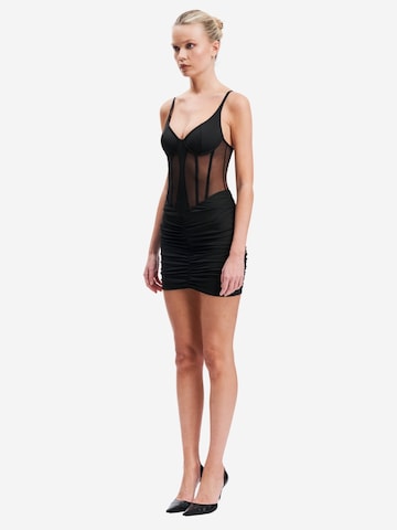 Robe de cocktail OW Collection en noir