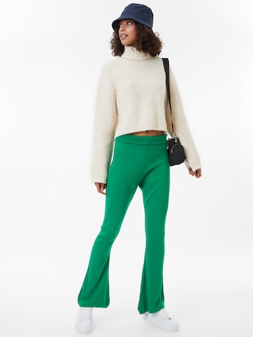 évasé Pantalon Trendyol en vert