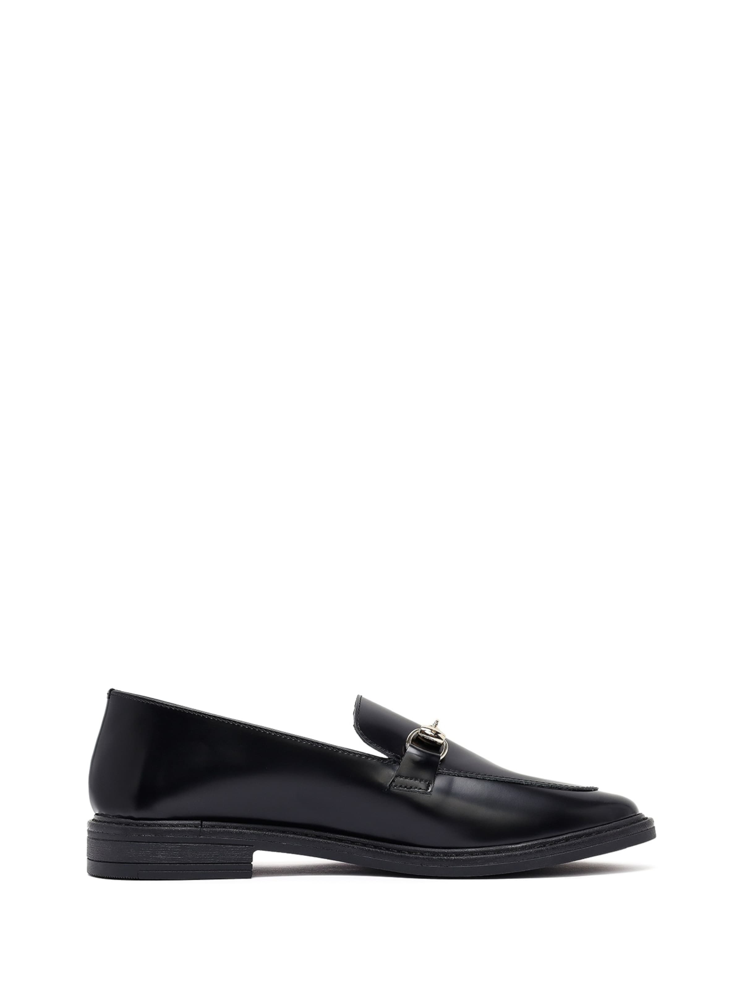 Derimod Classic Flats in Black