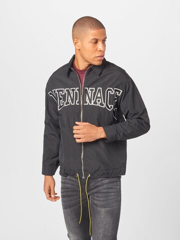 Mennace Jacke in Schwarz: Vorderseite