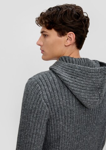 QS - Pullover em cinzento