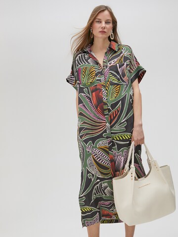 Lola Casademunt Shirt dress in Green: front