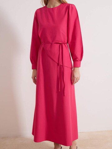 Trendyol Платье в Ярко-розовый