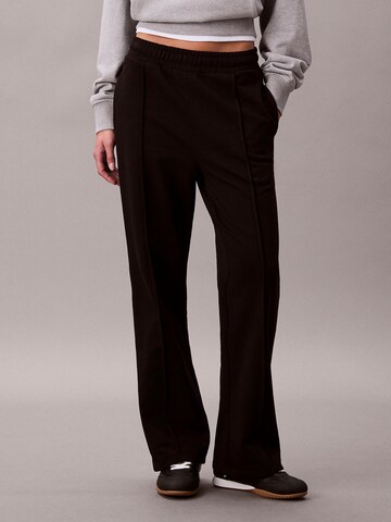 Calvin Klein Jeans Štandardný strih Nohavice - Čierna: predná strana