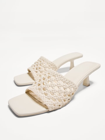 Bershka Mule 'KITTEN TRENZADA' in Beige