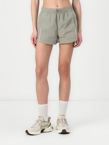 Nike Sportswear - Loosefit Pantalón en verde: frente