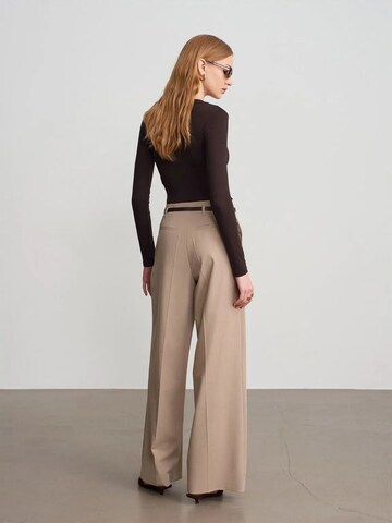 Dilvin Wide leg Trousers in Beige