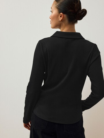 Tricou de la Next pe negru