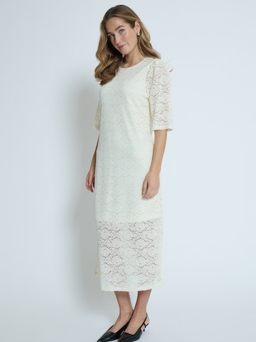 Robe 'Karoline' Peppercorn en blanc