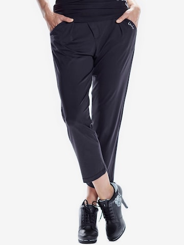 Winshape Дънки Tapered Leg Спортен панталон 'HP302' в черно: отпред