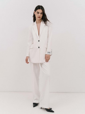 4TAILORS Blejzr – bílá