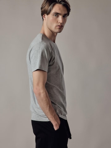T-Shirt 'T-Shirt Girocollo Elasticizzata' OWN Off With Nature en gris
