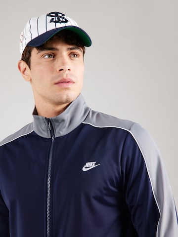 Nike Sportswear Regularen Trenirka za tek 'CLUB' | modra barva