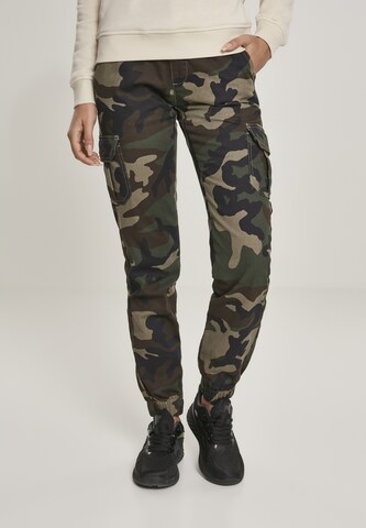 Effilé Pantalon cargo Urban Classics en vert : devant