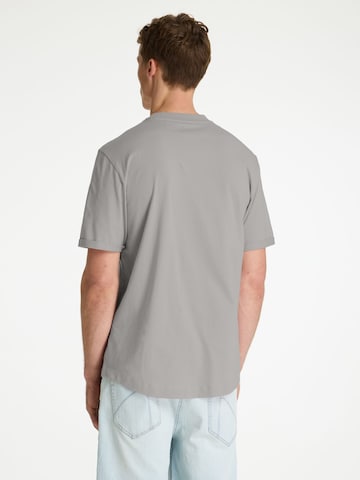 CHASIN' Shirt 'Bro' in Grijs