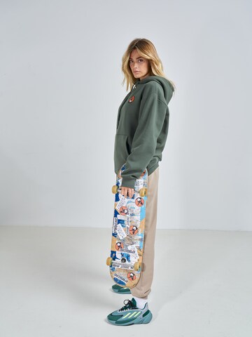 ABOUT YOU x Swalina&Linus Sweatshirt 'Elia' in Groen