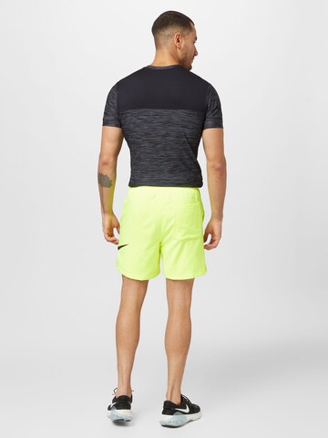 Nike Sportswear Regular Shorts in Gelb