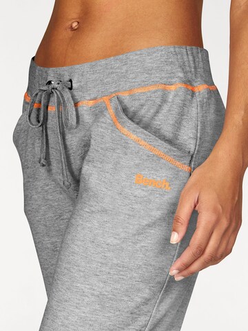 BENCH - regular Pantalón deportivo en gris