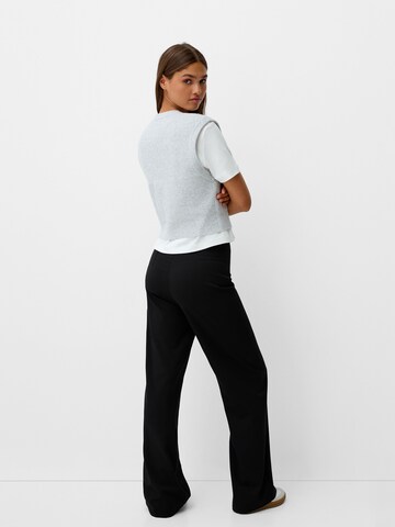 Bershka Loosefit Ráncos nadrág - fekete