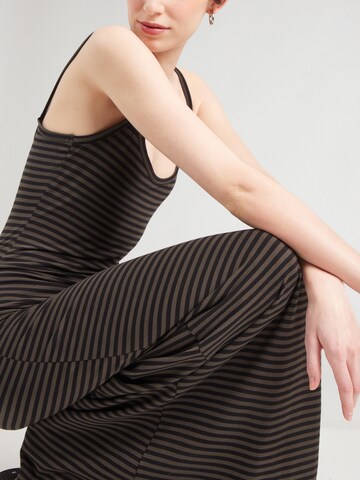 Robe 'Stella' WEEKDAY en gris