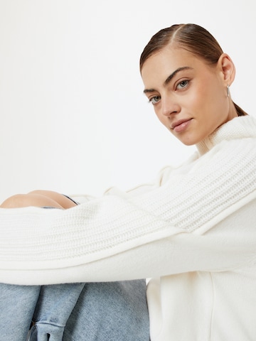 Calvin Klein Sweter w kolorze biały